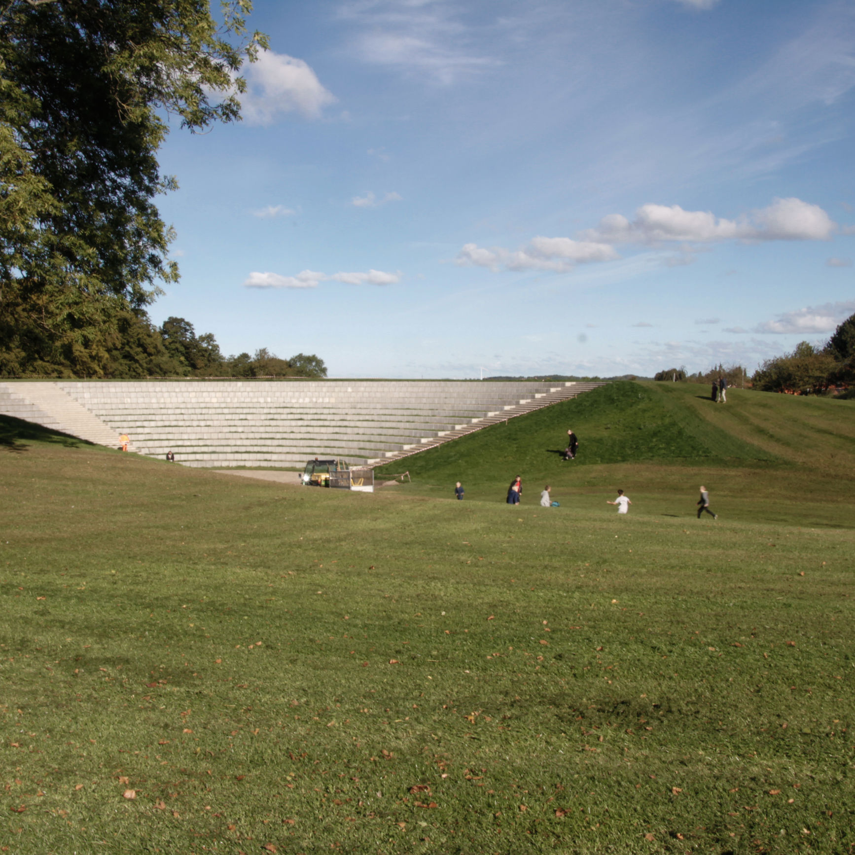 Folkeparken med amfiteatret i baggrunden