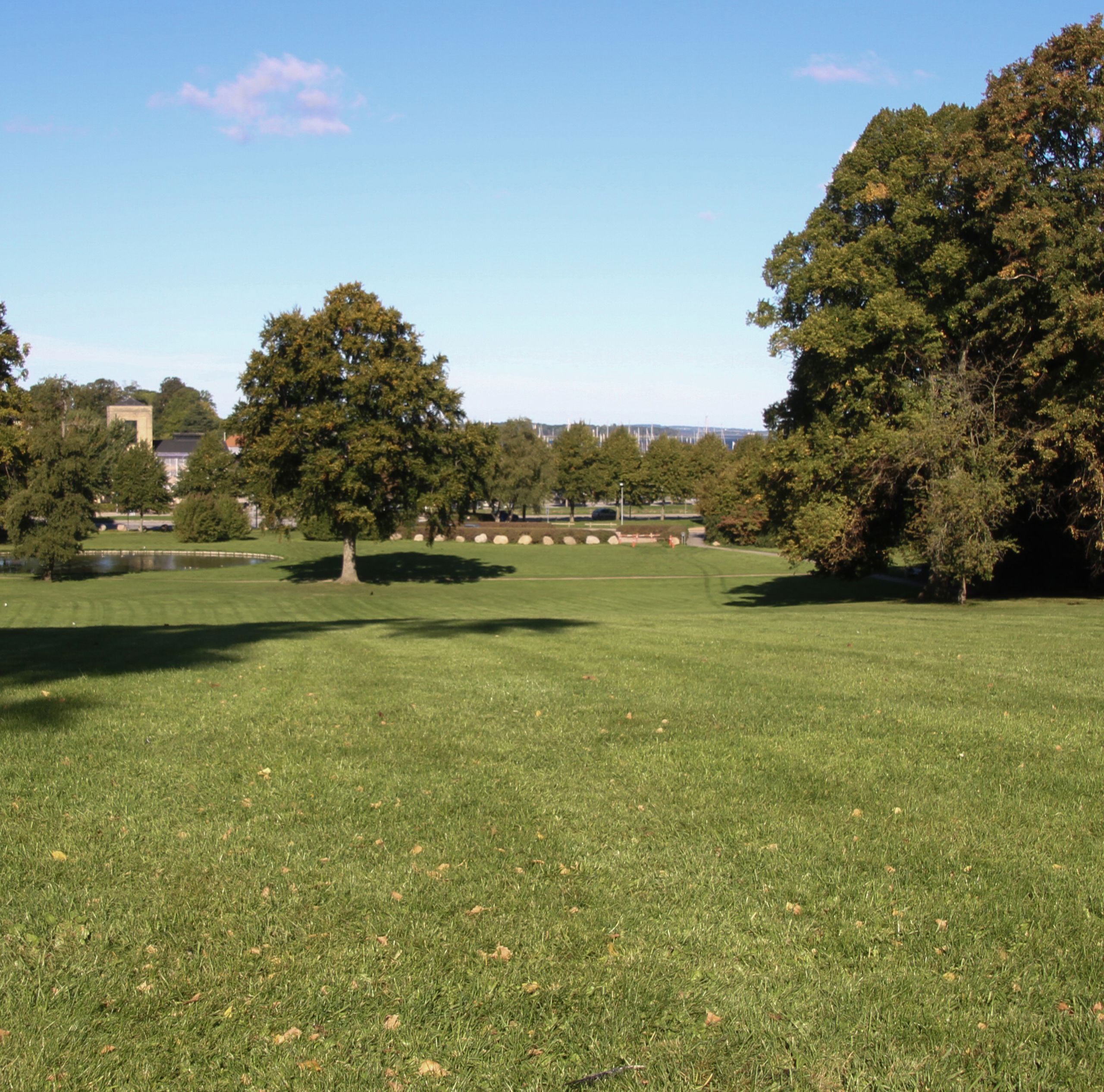 Byparken med udsigt ned mod Roskilde Fjord