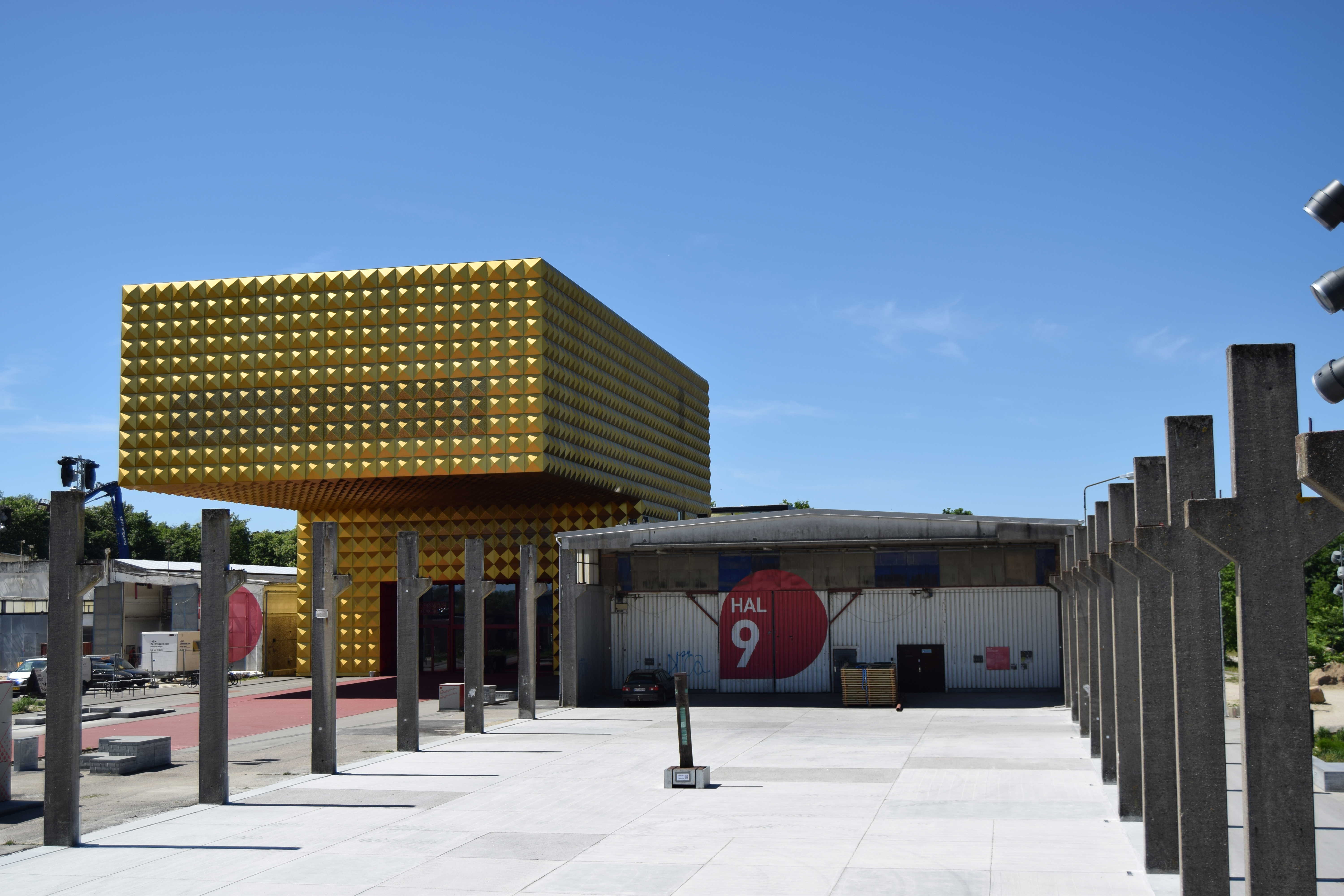 Søjlepladsen med Ragnarock i baggrunden