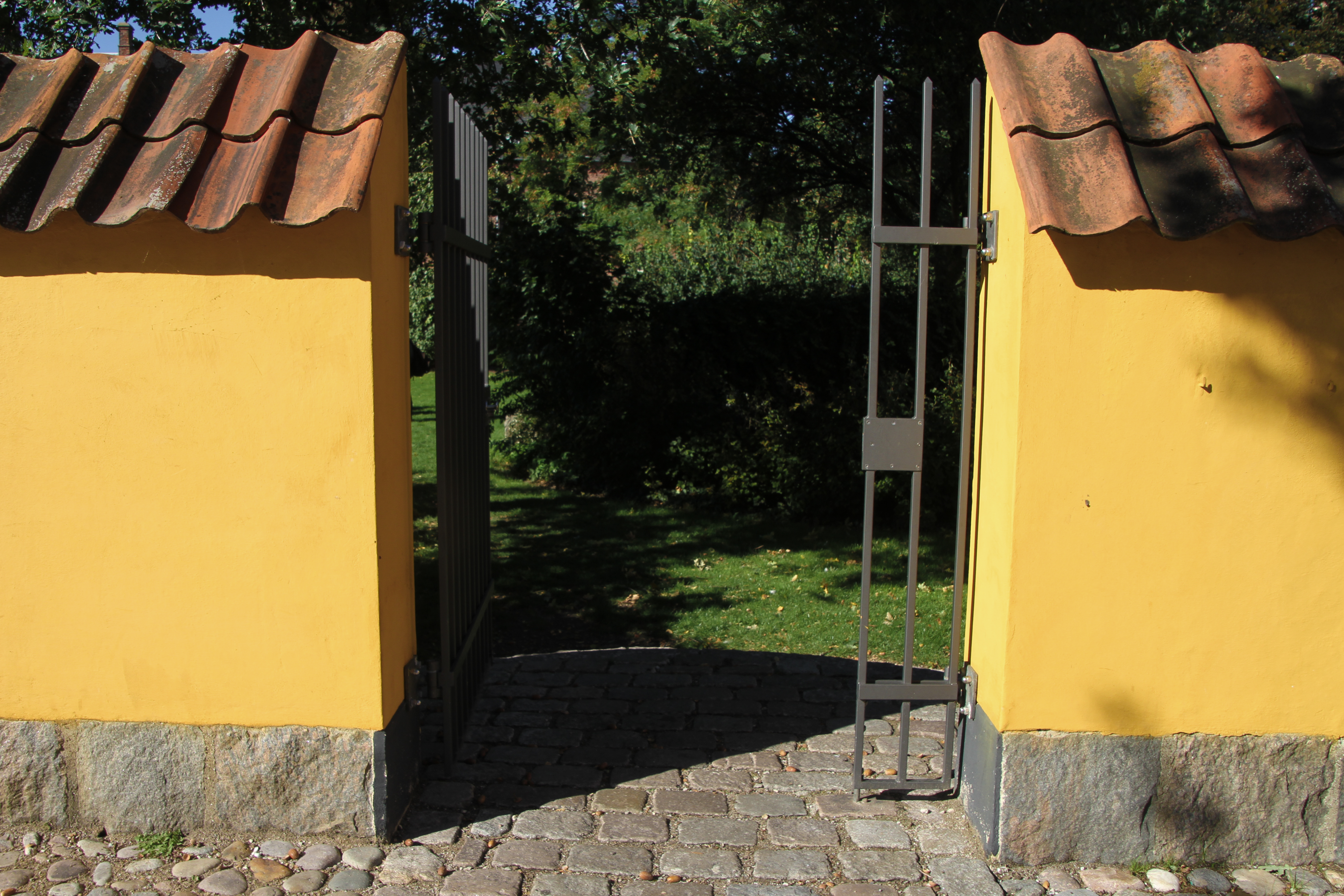 Indgang til Palæhaven ude fra Palæpladsen