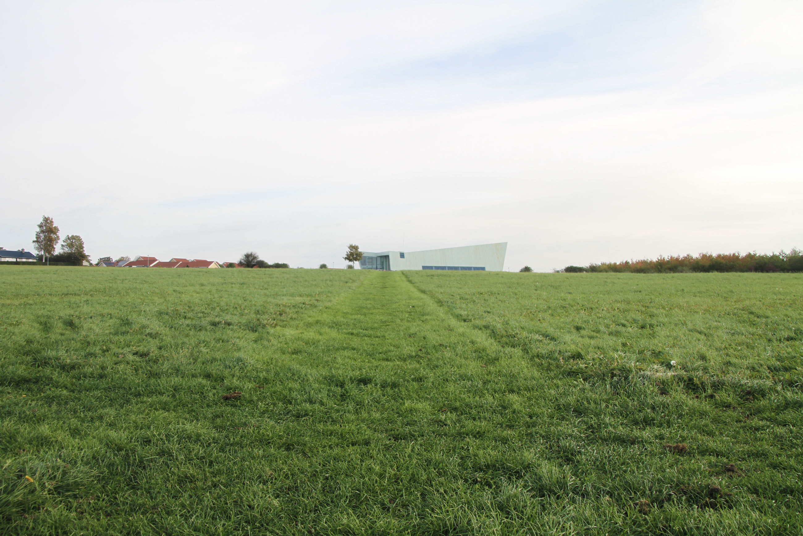 Helligkorspark med Hellig Kors Kirke i baggrunden